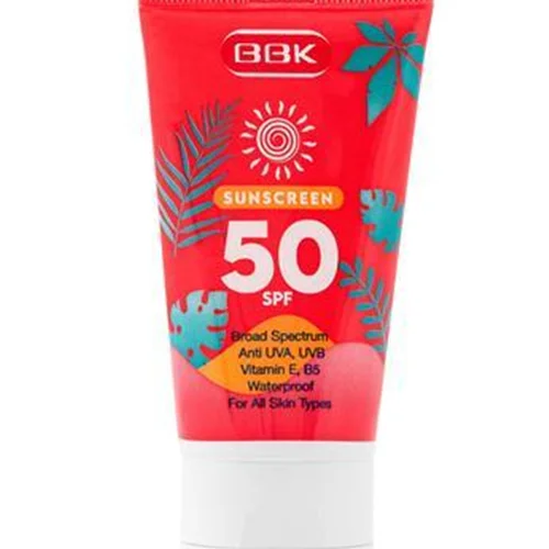 ​کرم ضد آفتاب با SPF 50 بی رنگ